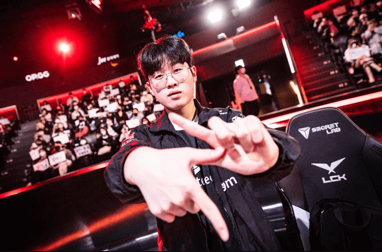 Đường trên Zeus giúp T1 tìm lại hào quang